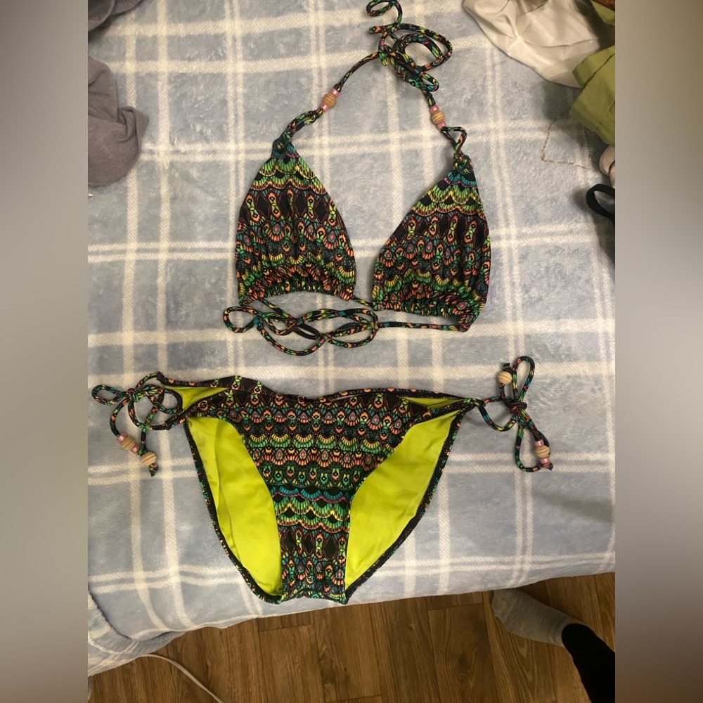 Kirra Multicolor Patterned Bikini - Picture 4 of 8